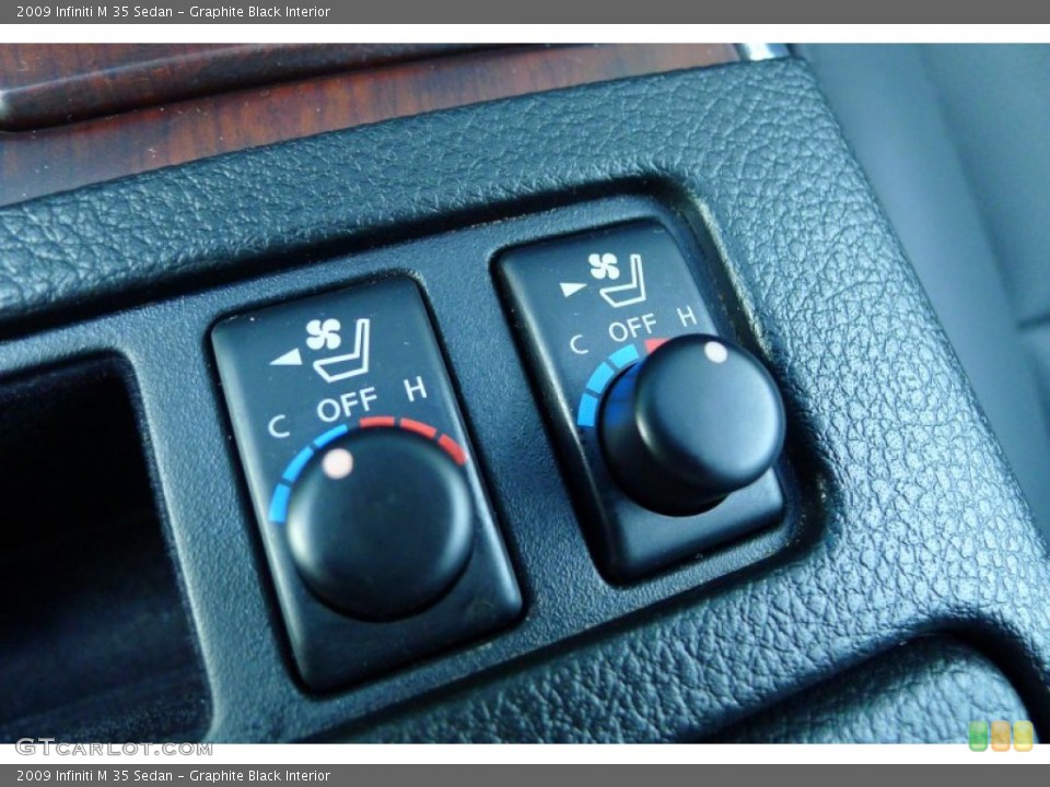 Graphite Black Interior Controls for the 2009 Infiniti M 35 Sedan #71305585