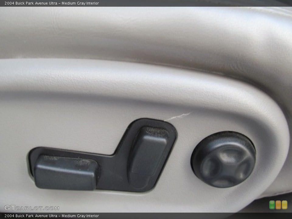 Medium Gray Interior Controls for the 2004 Buick Park Avenue Ultra #71310604