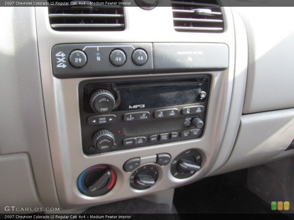Medium Pewter Interior Controls for the 2007 Chevrolet Colorado LS Regular Cab 4x4 #71315823