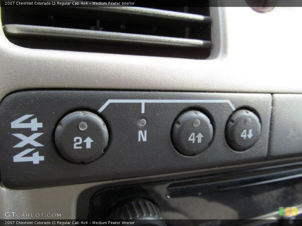 Medium Pewter Interior Controls for the 2007 Chevrolet Colorado LS Regular Cab 4x4 #71315829