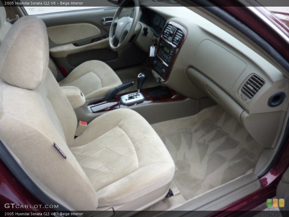 Beige Interior Photo for the 2005 Hyundai Sonata GLS V6 #71340339