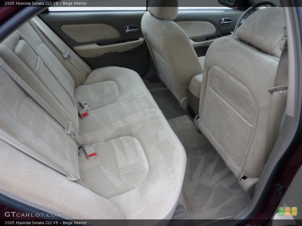 Beige Interior Photo for the 2005 Hyundai Sonata GLS V6 #71340365