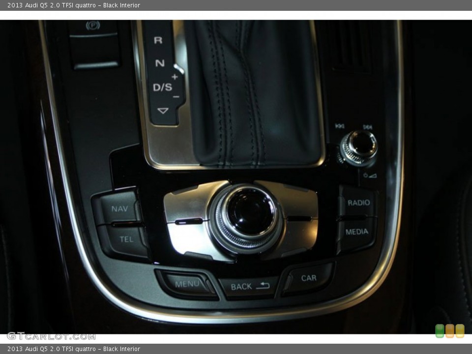 Black Interior Controls for the 2013 Audi Q5 2.0 TFSI quattro #71355520