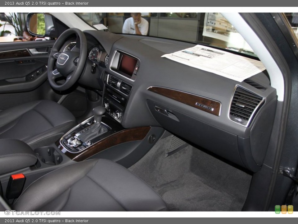 Black Interior Dashboard for the 2013 Audi Q5 2.0 TFSI quattro #71355566
