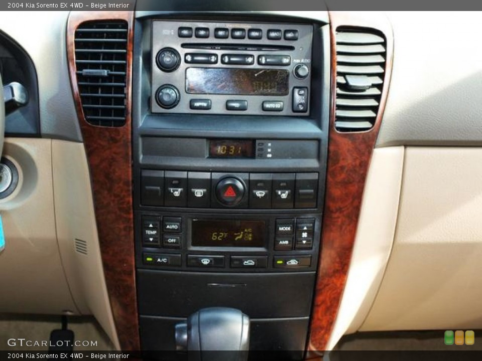 Beige Interior Controls for the 2004 Kia Sorento EX 4WD #71362451
