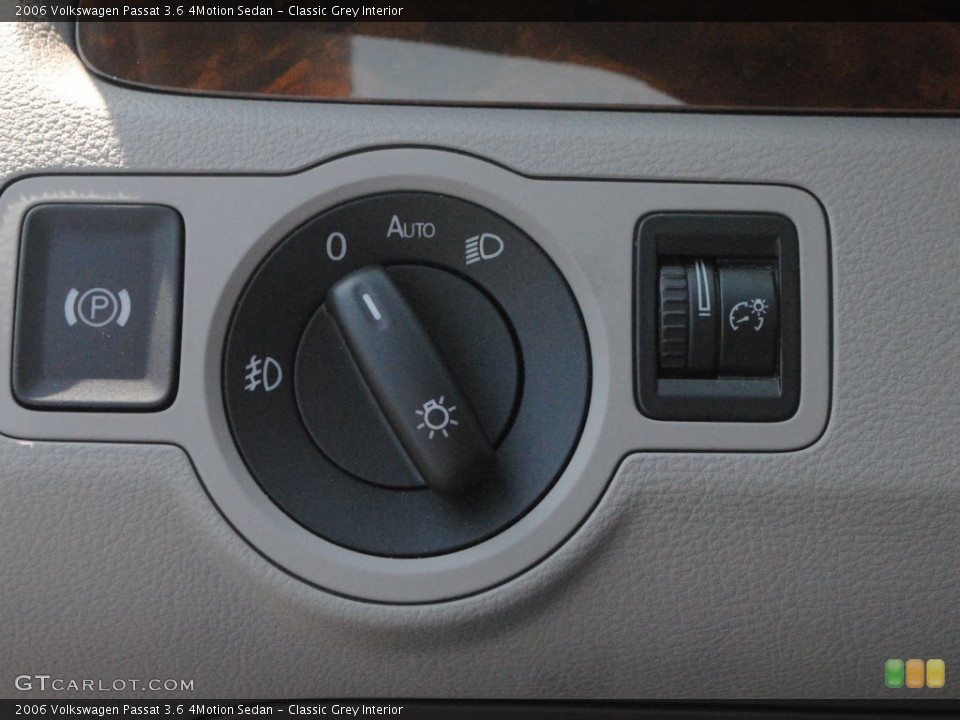 Classic Grey Interior Controls for the 2006 Volkswagen Passat 3.6 4Motion Sedan #71374234