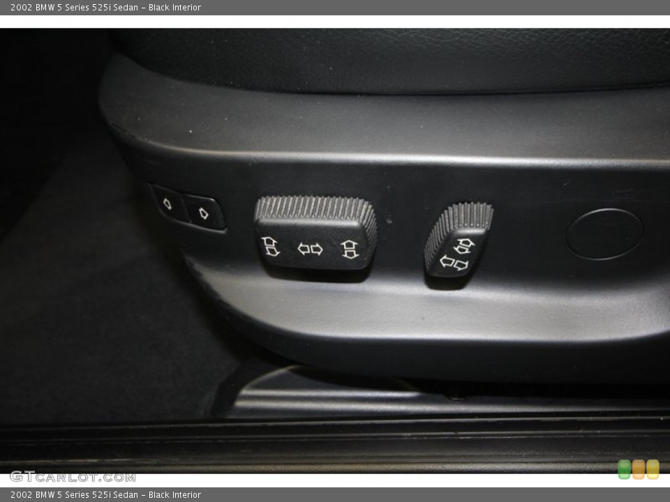 Black Interior Controls for the 2002 BMW 5 Series 525i Sedan #71388394