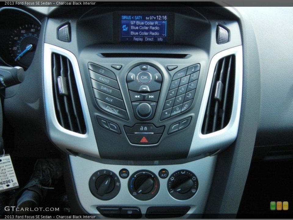 Charcoal Black Interior Controls for the 2013 Ford Focus SE Sedan #71389528