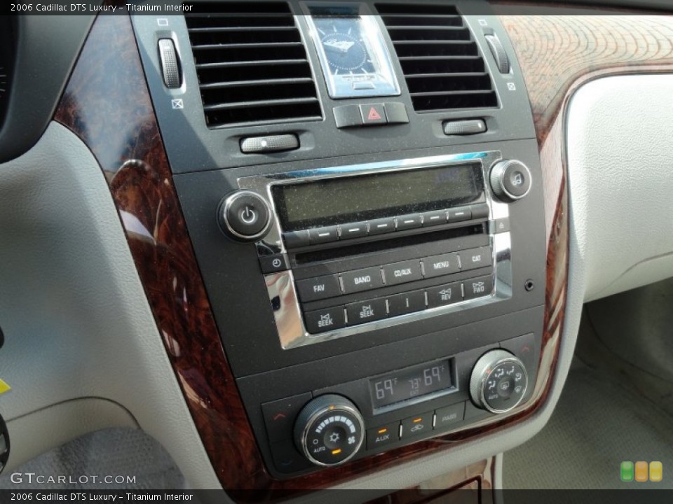 Titanium Interior Controls for the 2006 Cadillac DTS Luxury #71392705