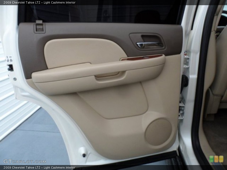 Light Cashmere Interior Door Panel for the 2009 Chevrolet Tahoe LTZ #71411160