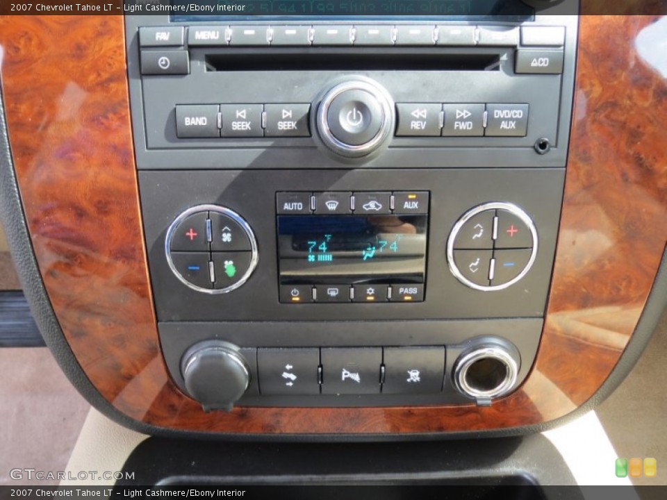 Light Cashmere/Ebony Interior Controls for the 2007 Chevrolet Tahoe LT #71412745
