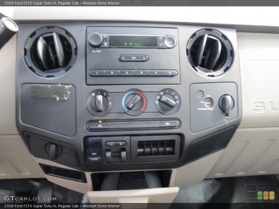 Medium Stone Interior Controls for the 2009 Ford F250 Super Duty XL Regular Cab #71414011