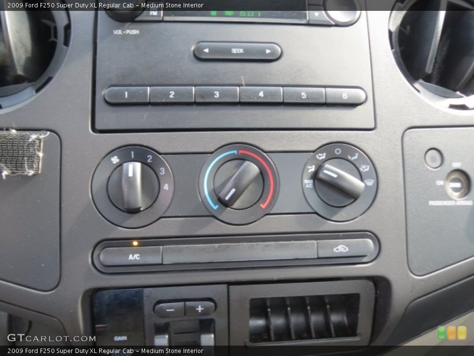 Medium Stone Interior Controls for the 2009 Ford F250 Super Duty XL Regular Cab #71414029