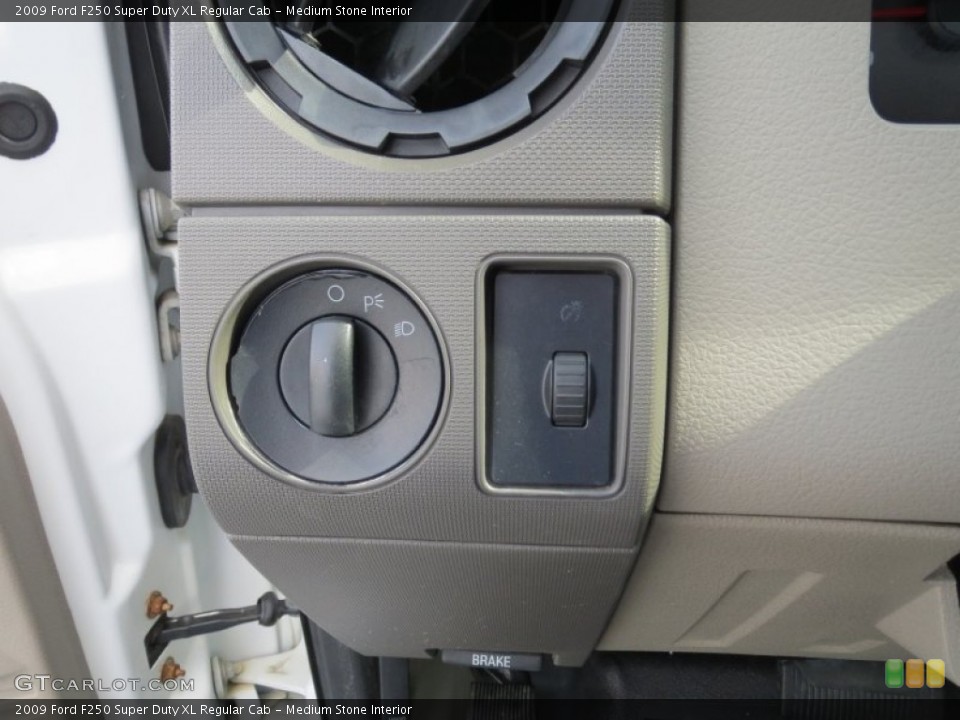 Medium Stone Interior Controls for the 2009 Ford F250 Super Duty XL Regular Cab #71414065
