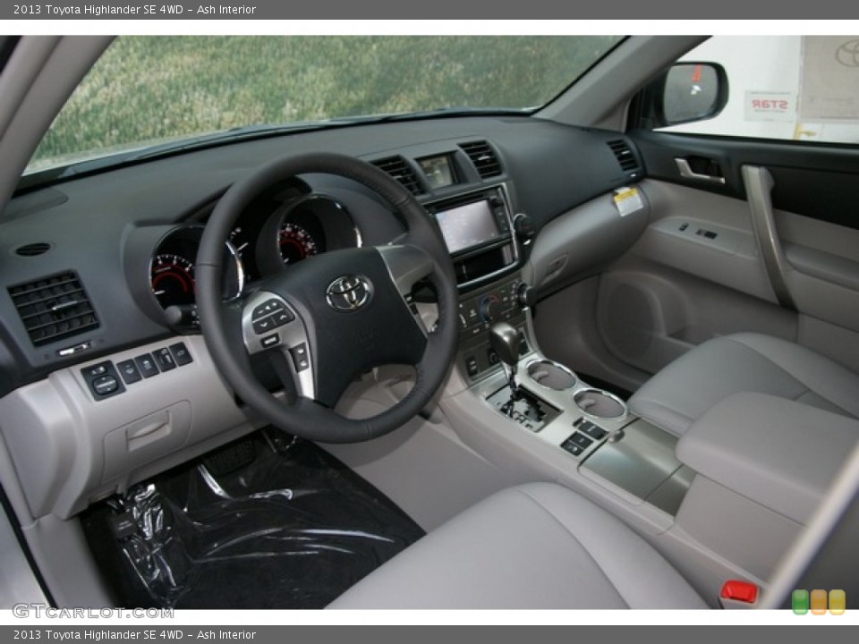 Ash Interior Prime Interior for the 2013 Toyota Highlander SE 4WD #71423302