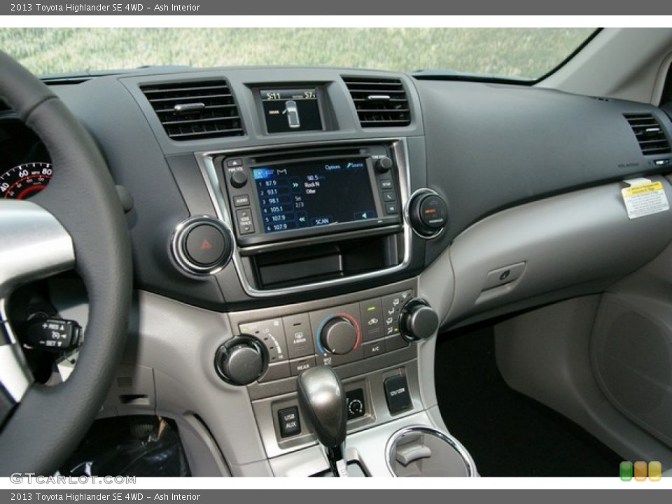 Ash Interior Dashboard for the 2013 Toyota Highlander SE 4WD #71423311