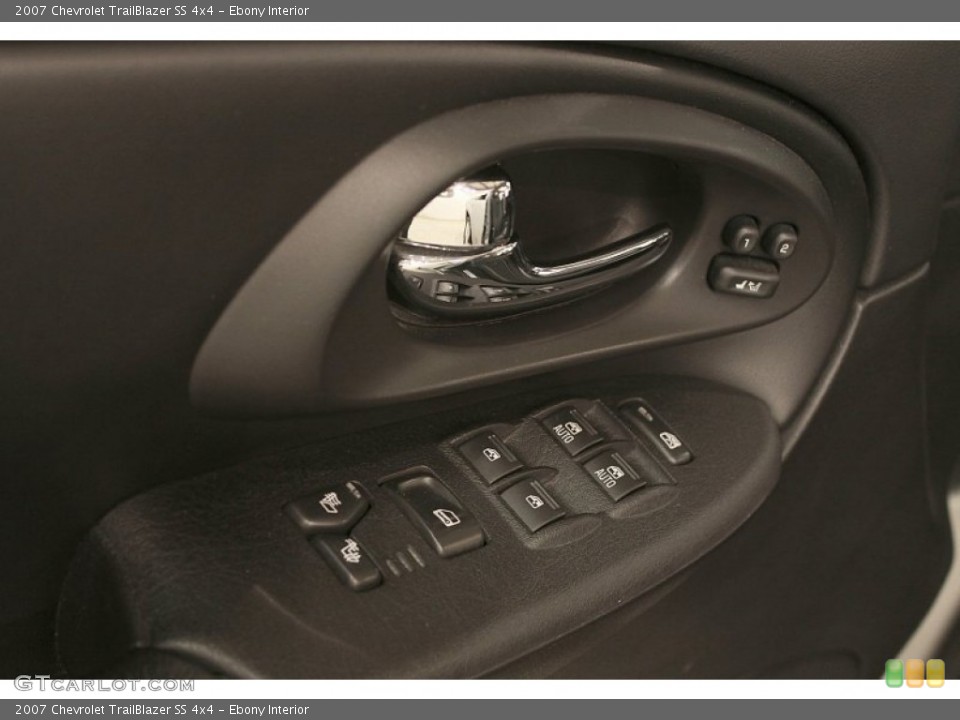 Ebony Interior Controls for the 2007 Chevrolet TrailBlazer SS 4x4 #71423581