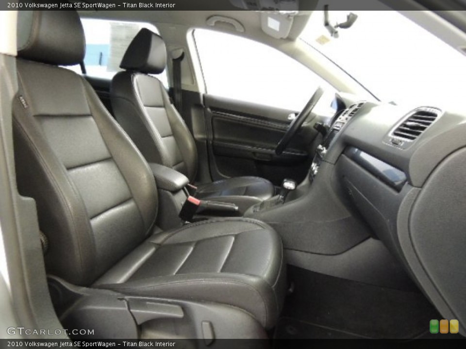 Titan Black Interior Photo for the 2010 Volkswagen Jetta SE SportWagen #71443505
