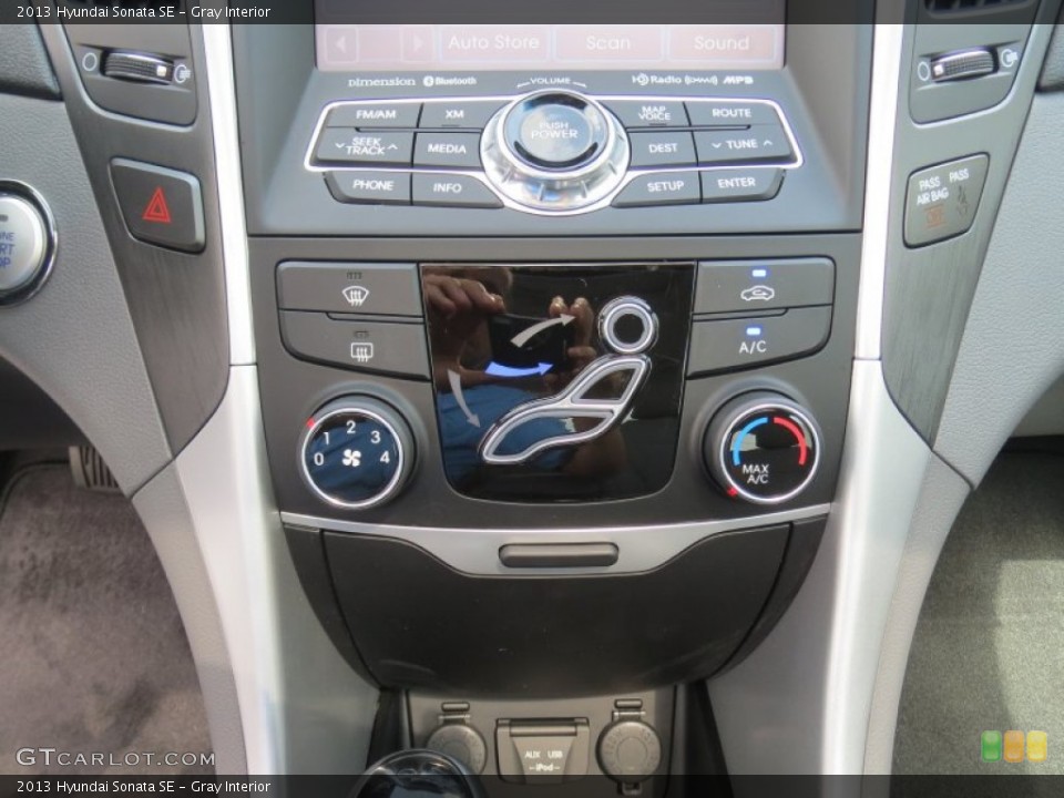 Gray Interior Controls for the 2013 Hyundai Sonata SE #71465723