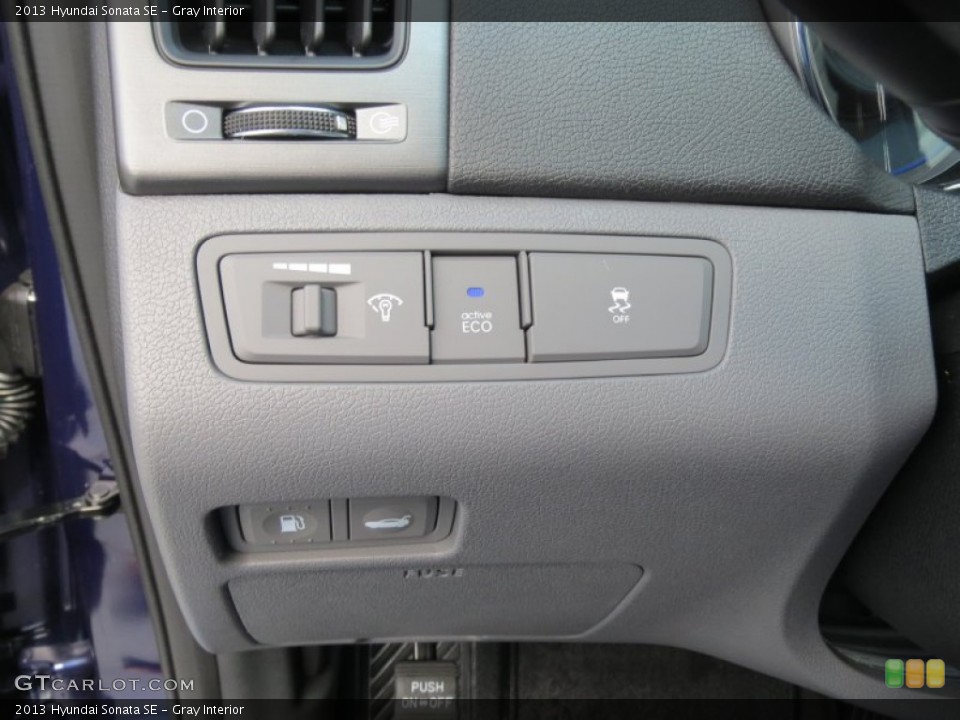 Gray Interior Controls for the 2013 Hyundai Sonata SE #71465762