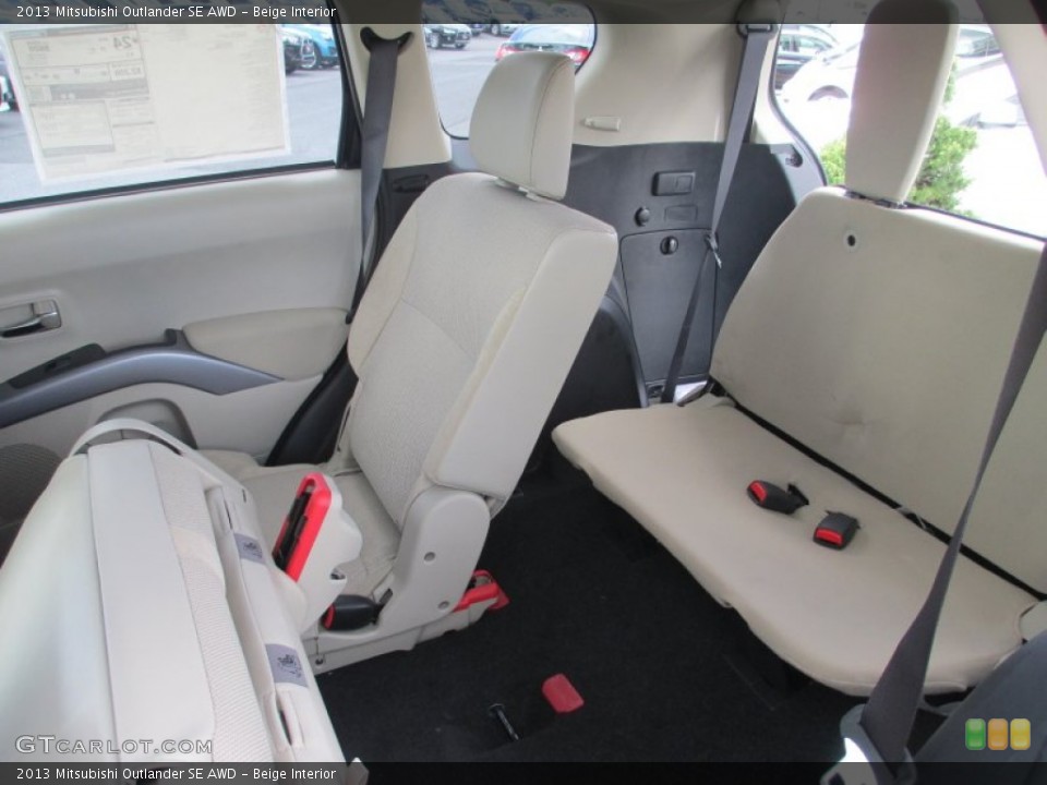 Beige Interior Photo for the 2013 Mitsubishi Outlander SE AWD #71511377