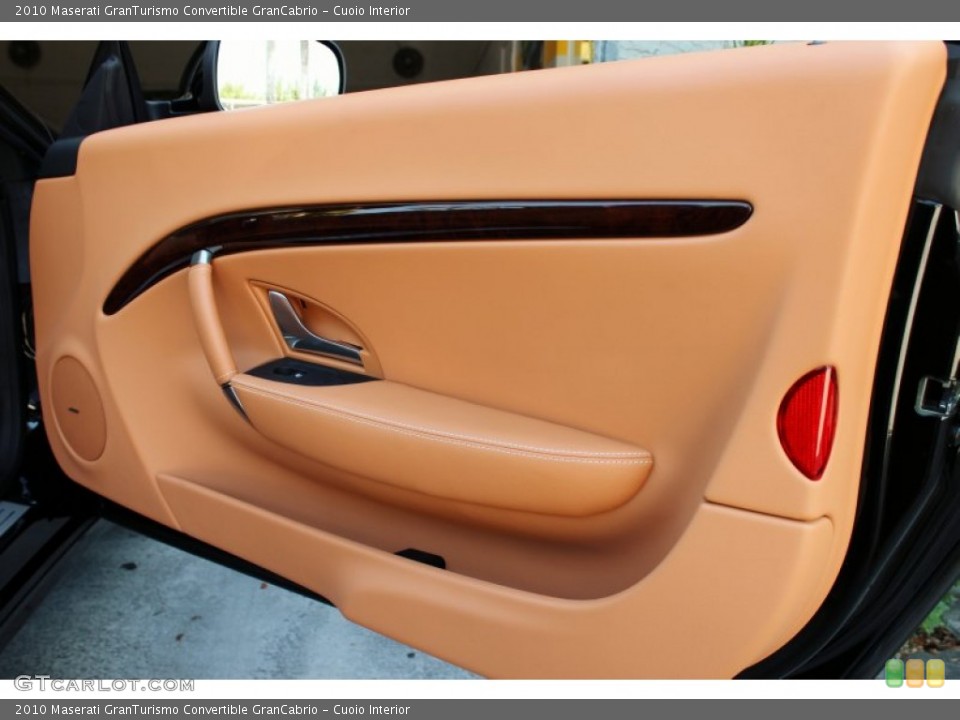 Cuoio Interior Door Panel for the 2010 Maserati GranTurismo Convertible GranCabrio #71526370