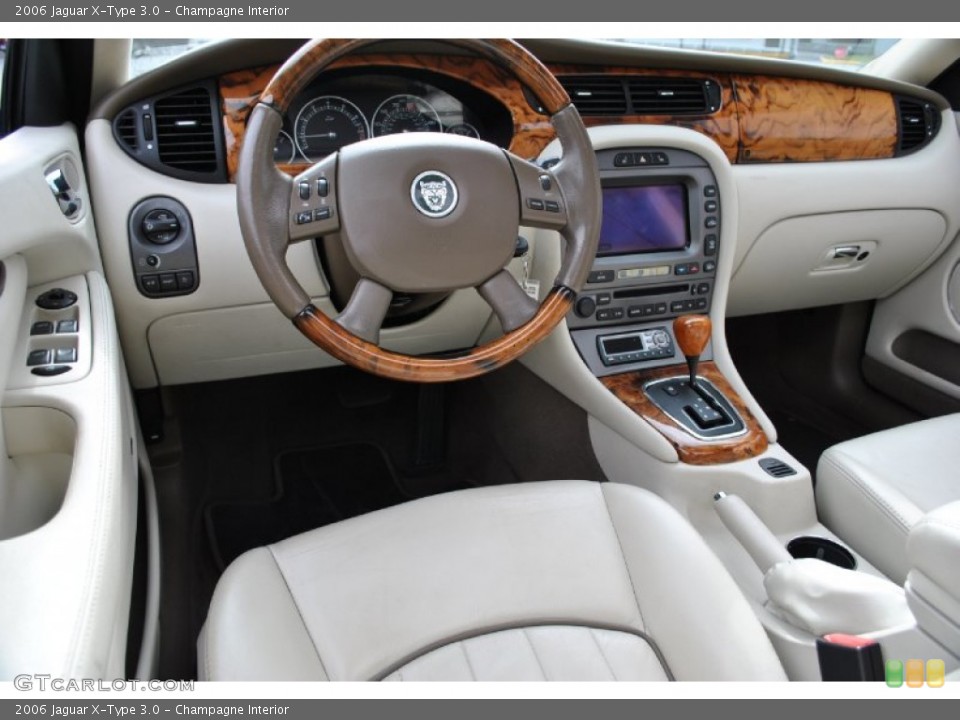 Champagne Interior Dashboard for the 2006 Jaguar X-Type 3.0 #71534134