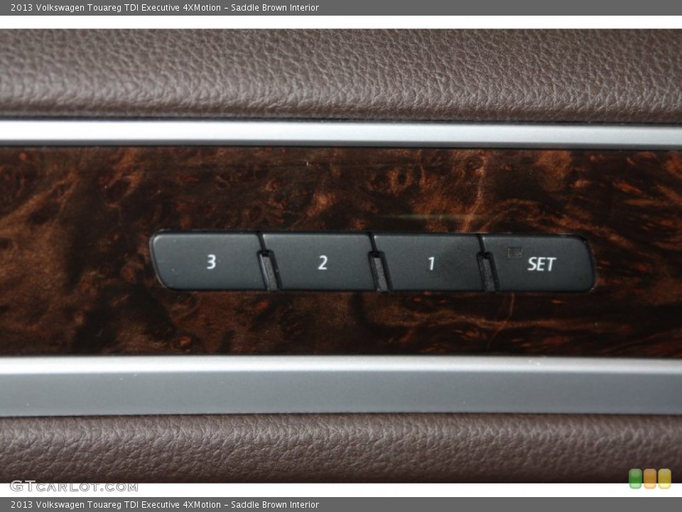 Saddle Brown Interior Controls for the 2013 Volkswagen Touareg TDI Executive 4XMotion #71553532