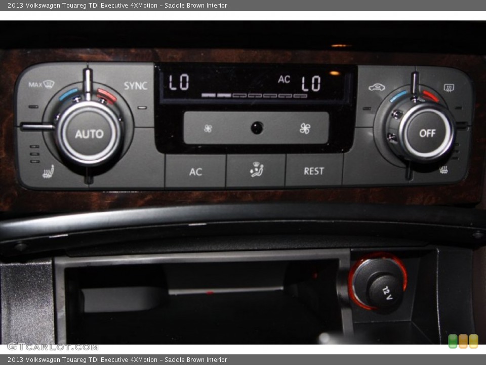 Saddle Brown Interior Controls for the 2013 Volkswagen Touareg TDI Executive 4XMotion #71553603