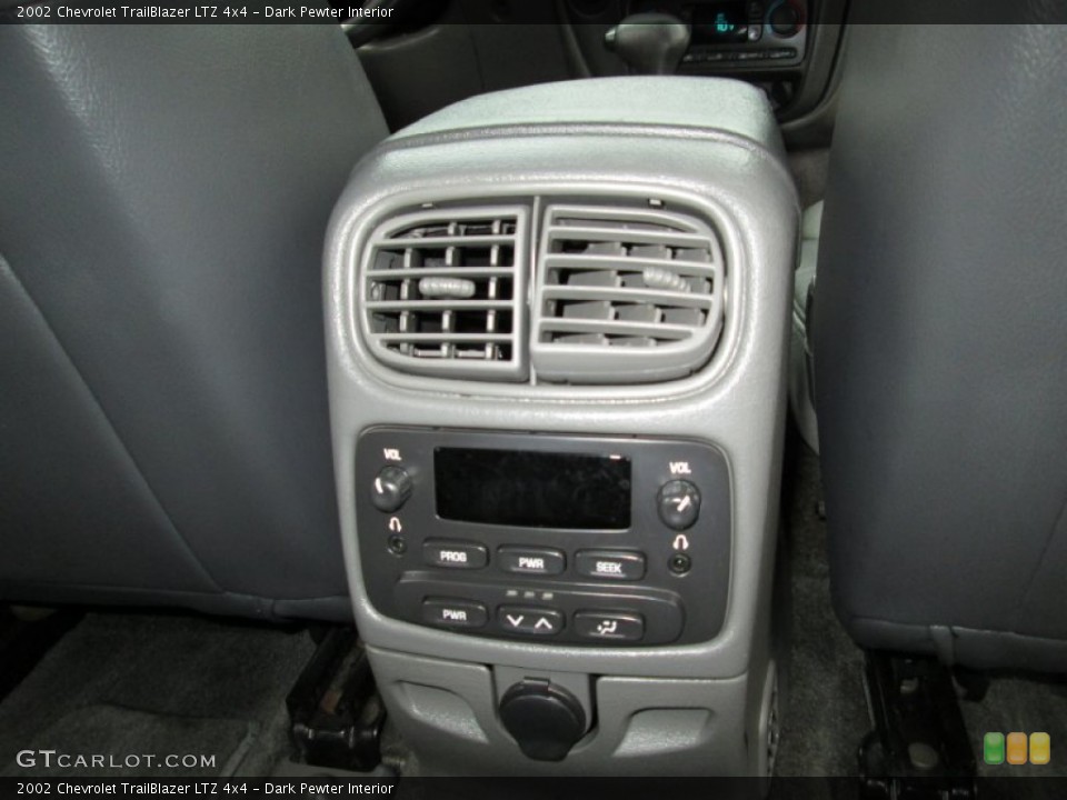 Dark Pewter Interior Controls for the 2002 Chevrolet TrailBlazer LTZ 4x4 #71563183