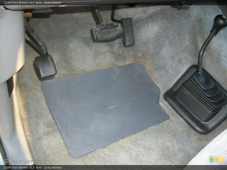 Grey Interior Controls for the 1996 Ford Bronco XLT 4x4 #71564186