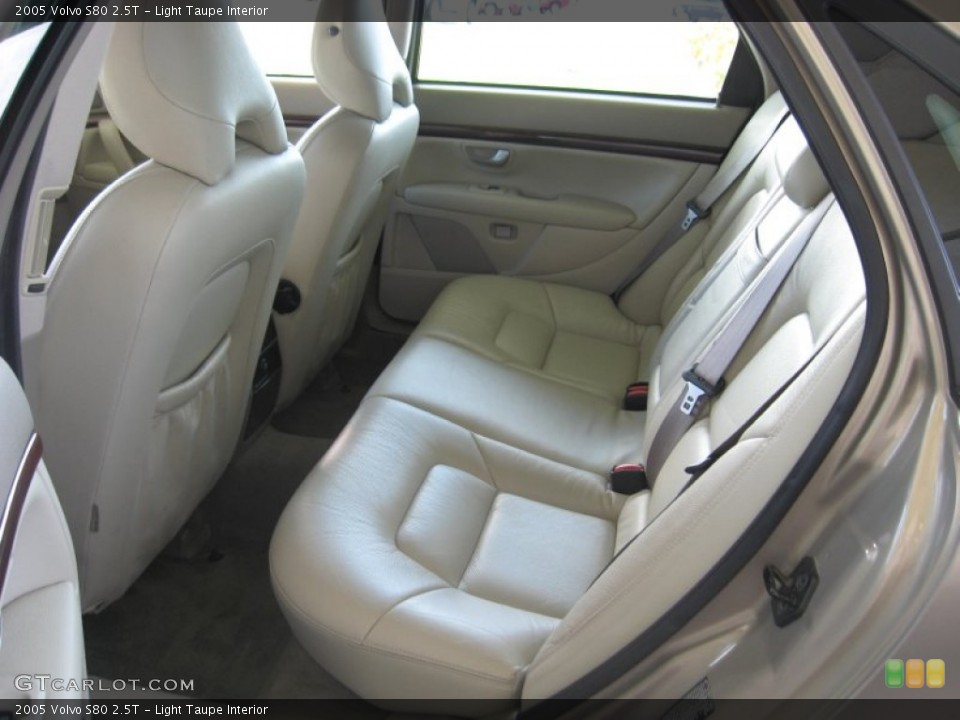Light Taupe Interior Photo for the 2005 Volvo S80 2.5T #71572247