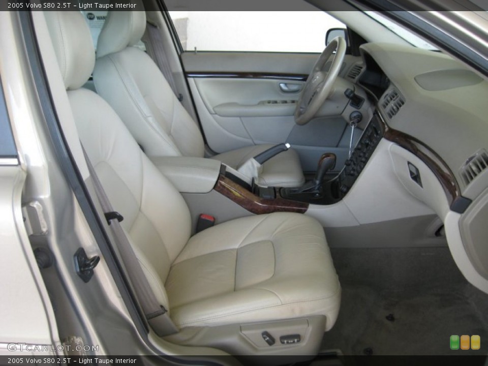 Light Taupe Interior Photo for the 2005 Volvo S80 2.5T #71572274