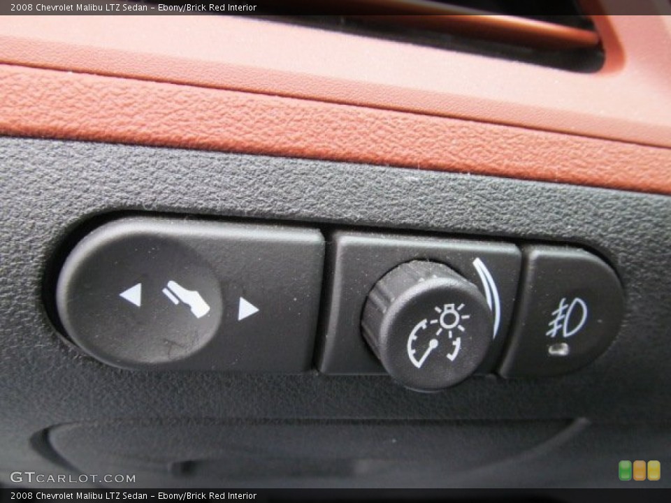 Ebony/Brick Red Interior Controls for the 2008 Chevrolet Malibu LTZ Sedan #71578406