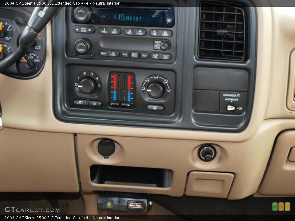 Neutral Interior Controls for the 2004 GMC Sierra 3500 SLE Extended Cab 4x4 #71587014