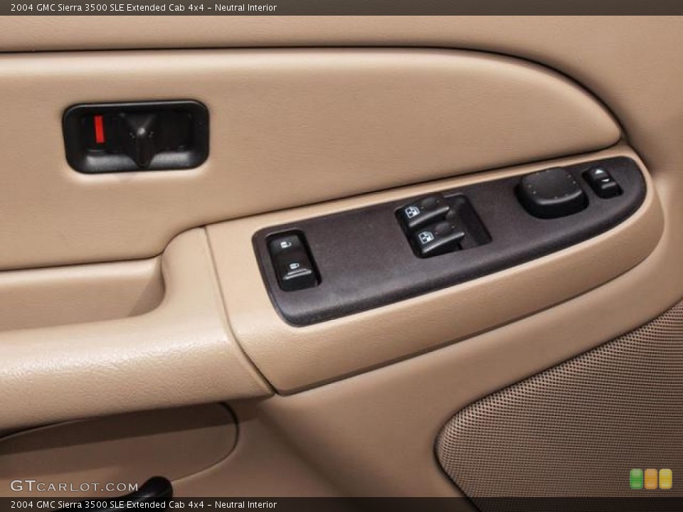 Neutral Interior Controls for the 2004 GMC Sierra 3500 SLE Extended Cab 4x4 #71587041