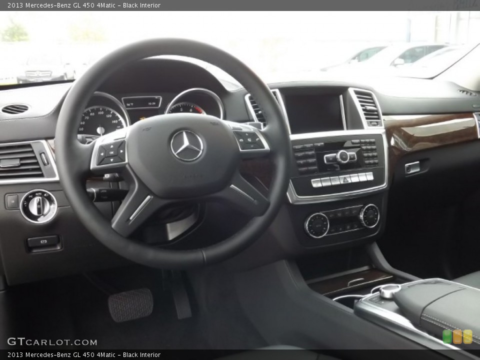 Black Interior Dashboard for the 2013 Mercedes-Benz GL 450 4Matic #71590091
