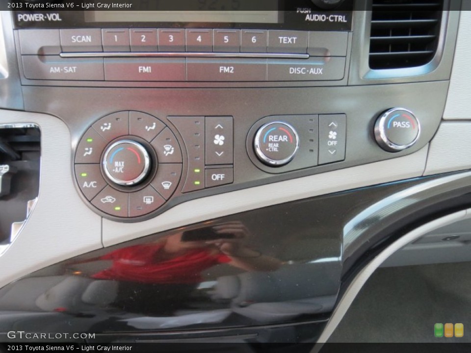 Light Gray Interior Controls for the 2013 Toyota Sienna V6 #71608034