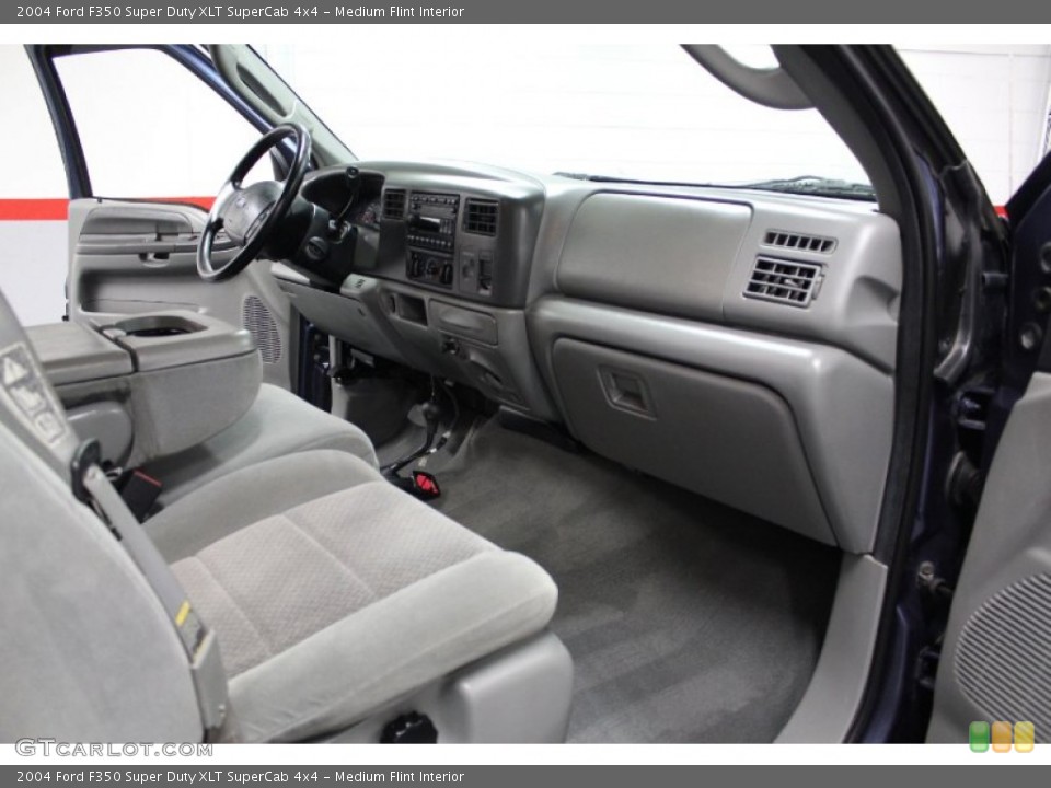 Medium Flint Interior Photo for the 2004 Ford F350 Super Duty XLT SuperCab 4x4 #71622916