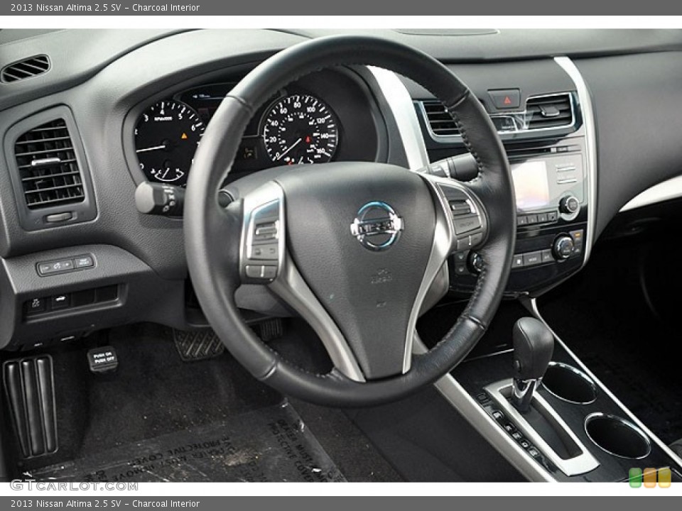 Charcoal Interior Photo for the 2013 Nissan Altima 2.5 SV #71635584