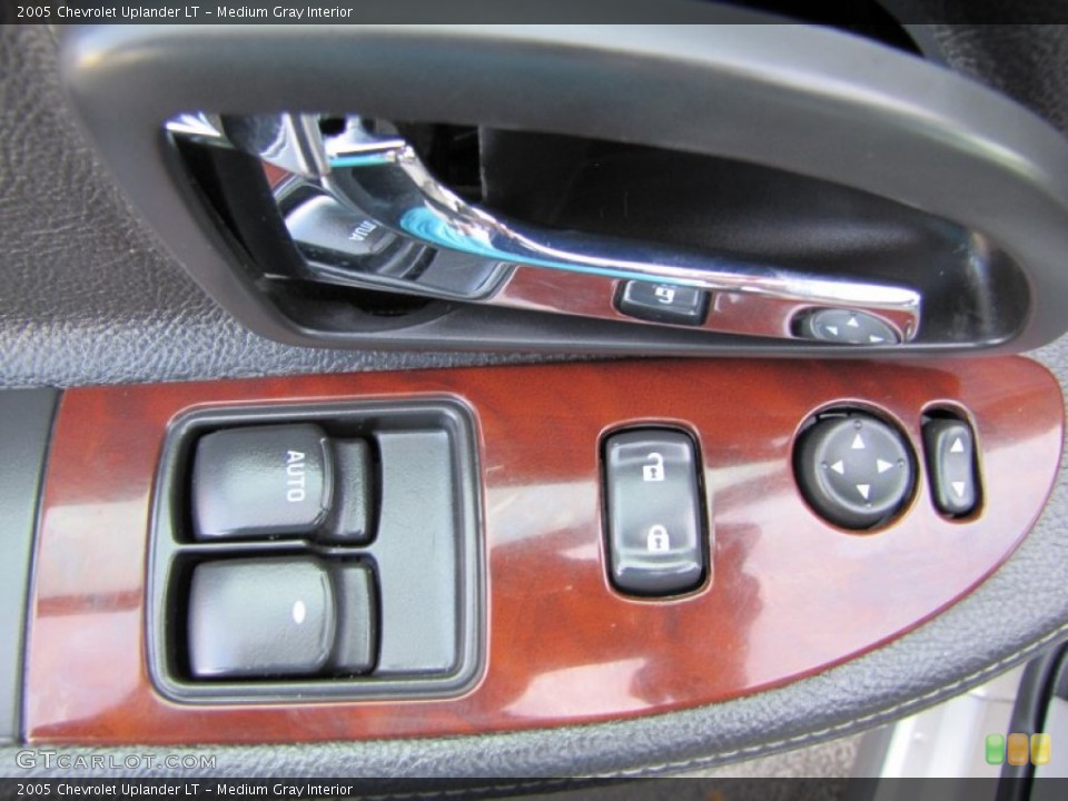 Medium Gray Interior Controls for the 2005 Chevrolet Uplander LT #71685502