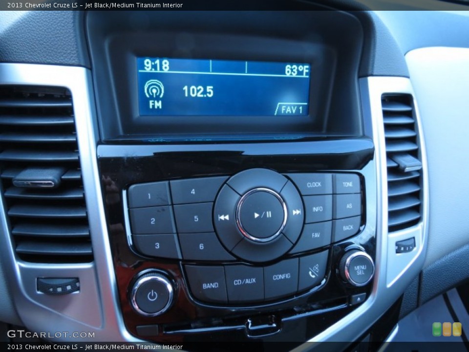 Jet Black/Medium Titanium Interior Controls for the 2013 Chevrolet Cruze LS #71709547