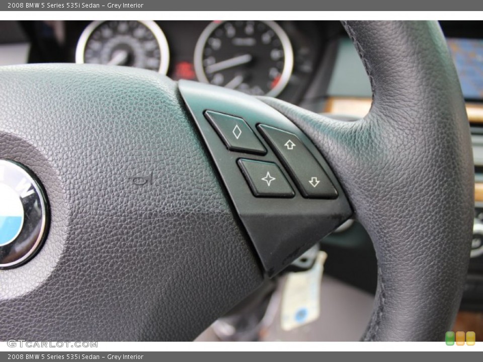 Grey Interior Controls for the 2008 BMW 5 Series 535i Sedan #71718385