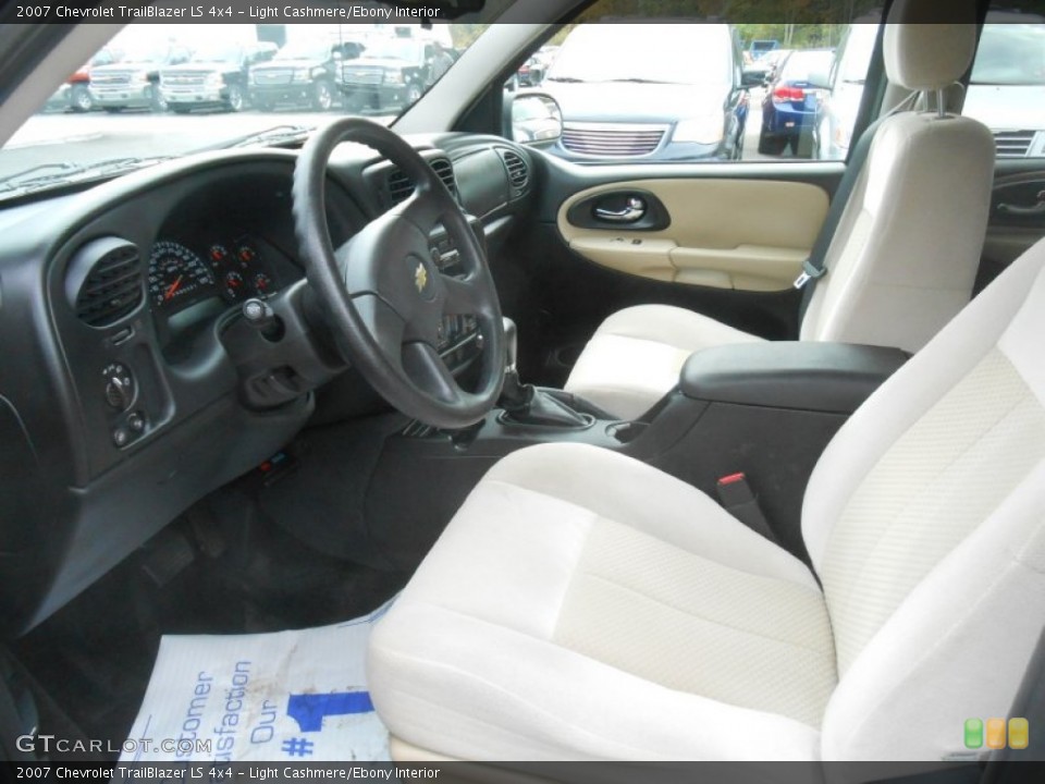 Light Cashmere/Ebony Interior Front Seat for the 2007 Chevrolet TrailBlazer LS 4x4 #71725084