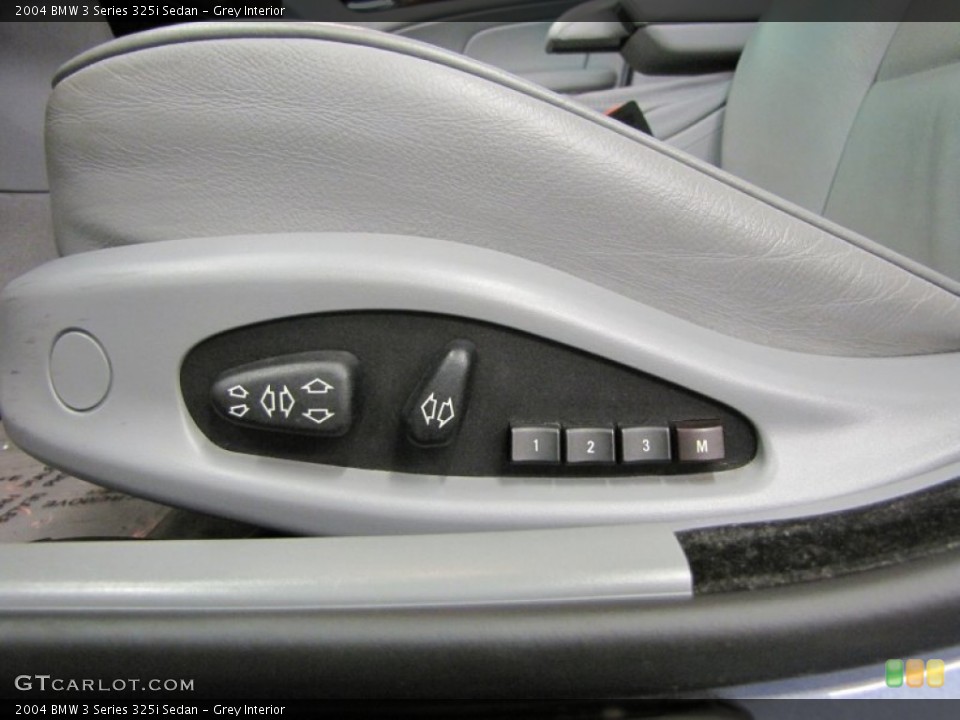 Grey Interior Controls for the 2004 BMW 3 Series 325i Sedan #71740871