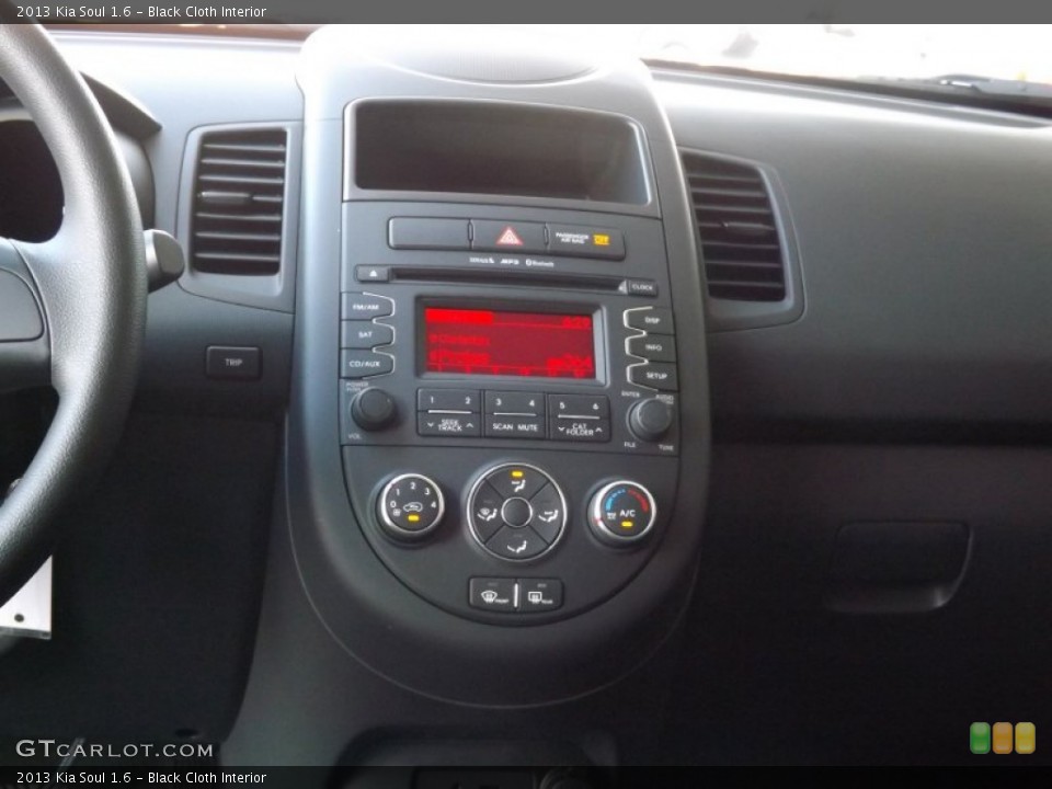 Black Cloth Interior Controls for the 2013 Kia Soul 1.6 #71759172