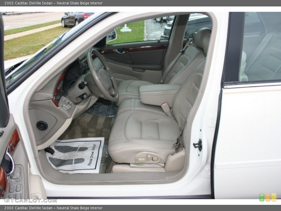 Neutral Shale Beige Interior Photo for the 2003 Cadillac DeVille Sedan #71771937