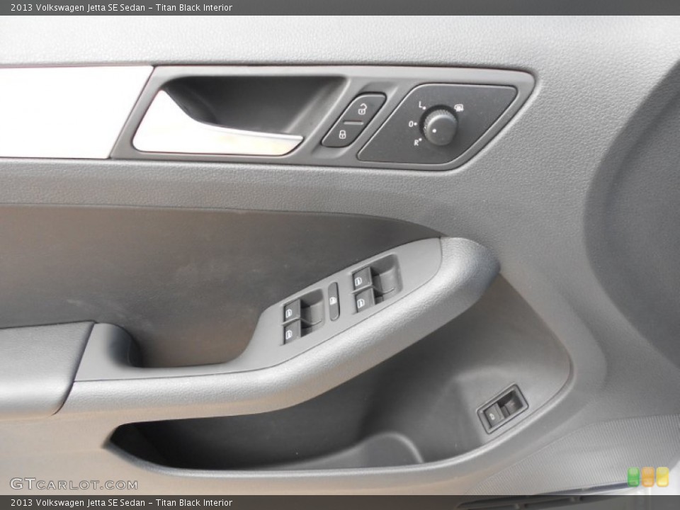 Titan Black Interior Controls for the 2013 Volkswagen Jetta SE Sedan #71780037