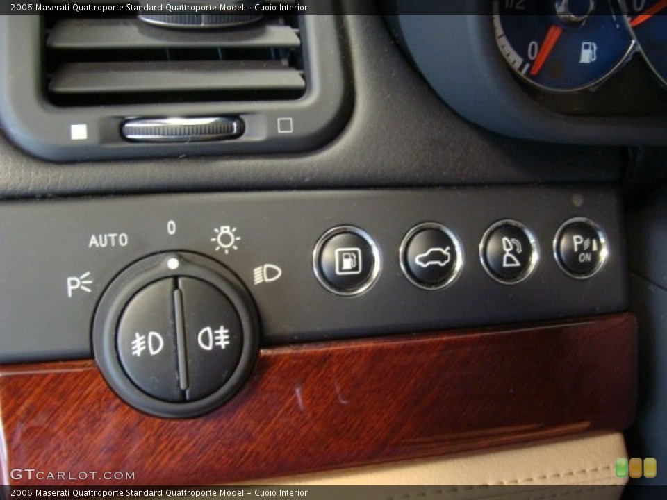 Cuoio Interior Controls for the 2006 Maserati Quattroporte  #71795573