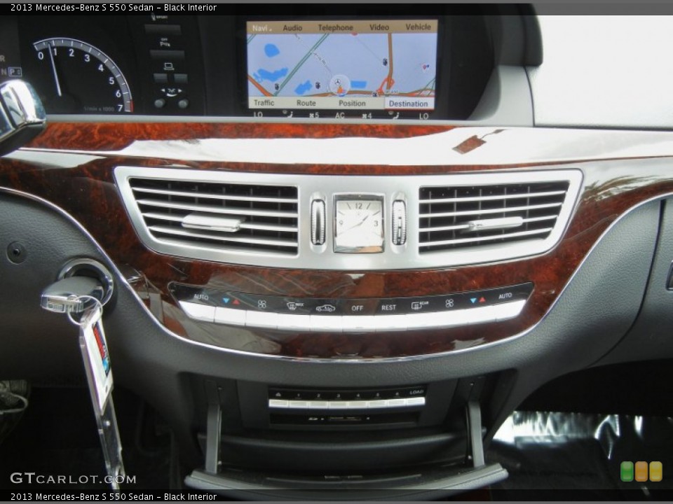 Black Interior Controls for the 2013 Mercedes-Benz S 550 Sedan #71866578